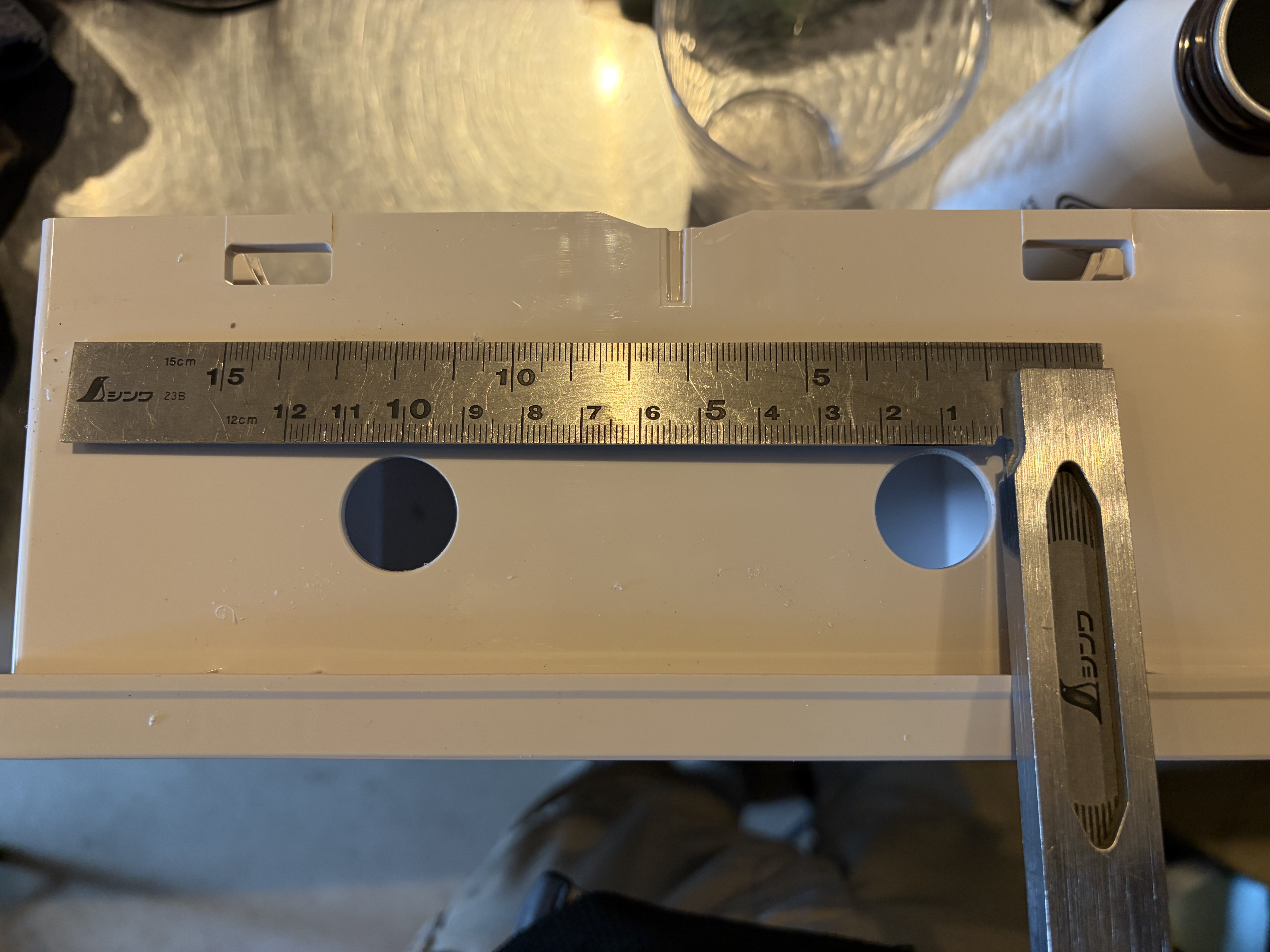 プラボックス屋根に開けた20mmの通気穴